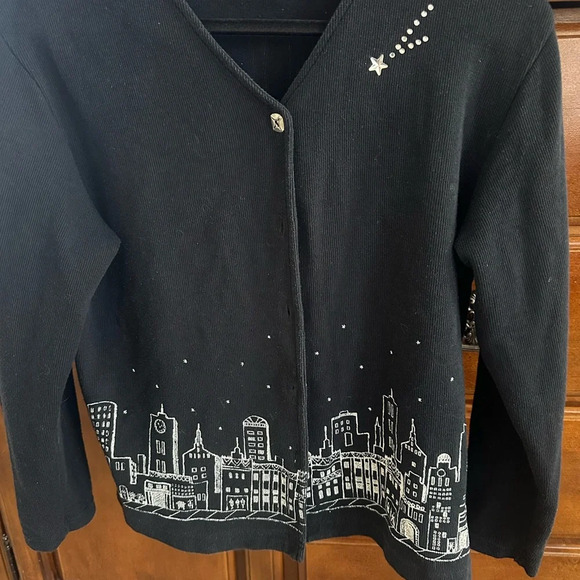 Gorgeous Women’s Vintage Teddi sweater. Button down. Size Medium. - Picture 9 of 10